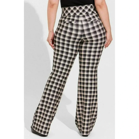 Torrid Plus Size 1R Black & Beige Plaid High-Waisted pocket pixie Flare Pant - Picture 2 of 16